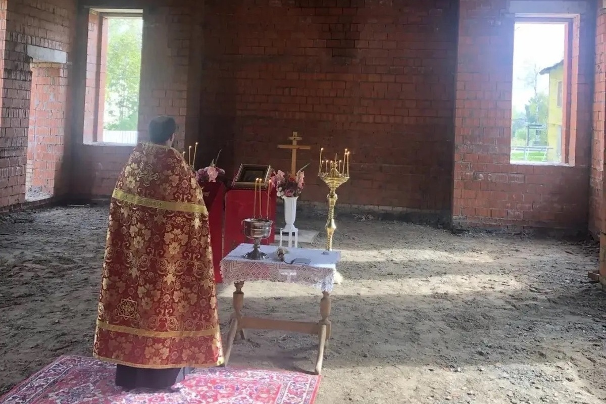 В поселке Молочное прошел первый престольный праздник в строящейся церкви в честь мученика Михаила Кирилловского (Трубникова)