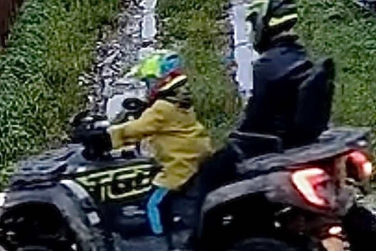 Семилетний новгородец покатался на снегоболотоходе на 130 тысяч рублей
