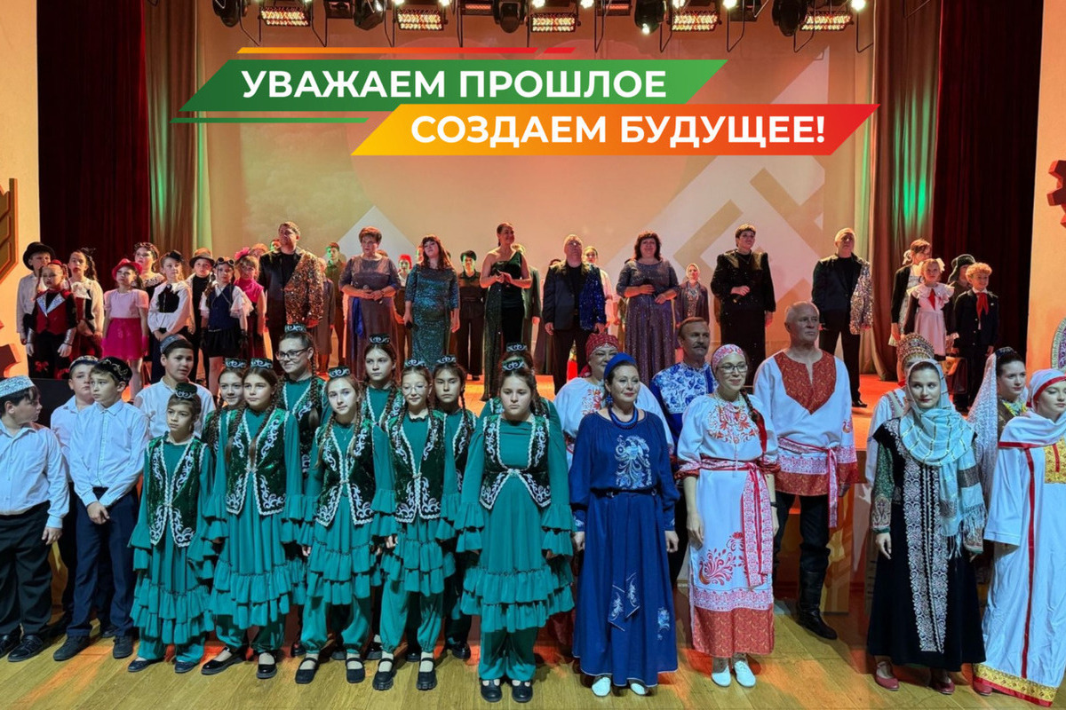 Творческие коллективы Каменского района выступили на смотре-конкурсе «Пою тебе, мой Сурский край!»