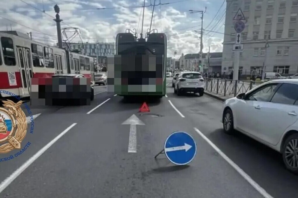 Резкая остановка троллейбуса на площади Победы закончилась травмами