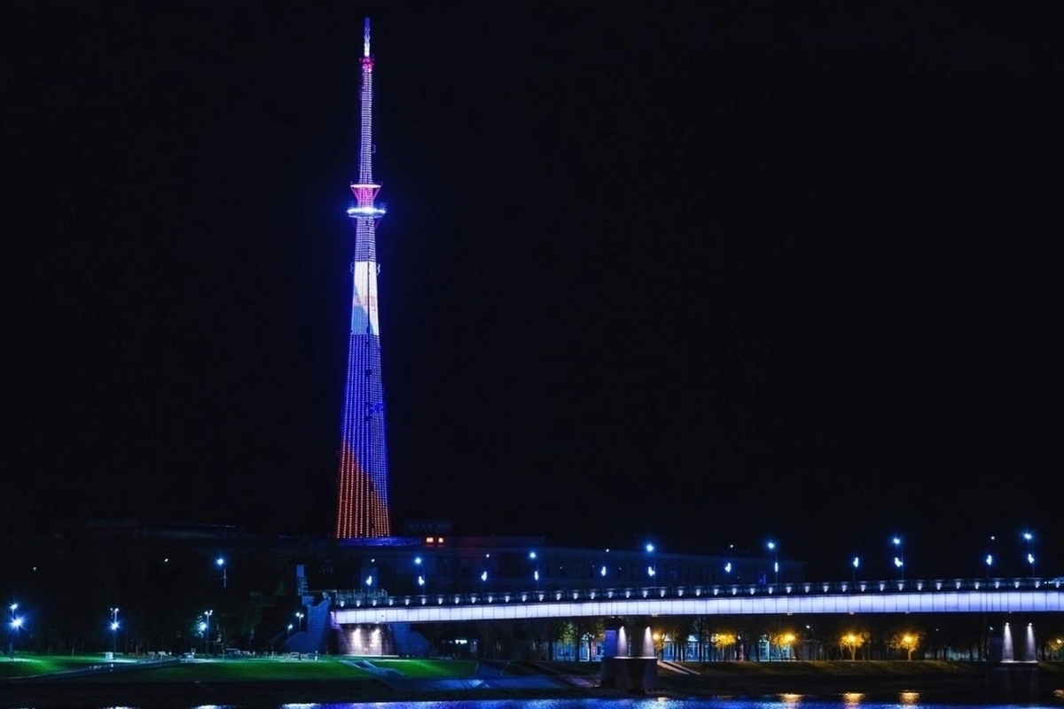 На новгородской телебашне включили подсветку в честь финала ЧВТ