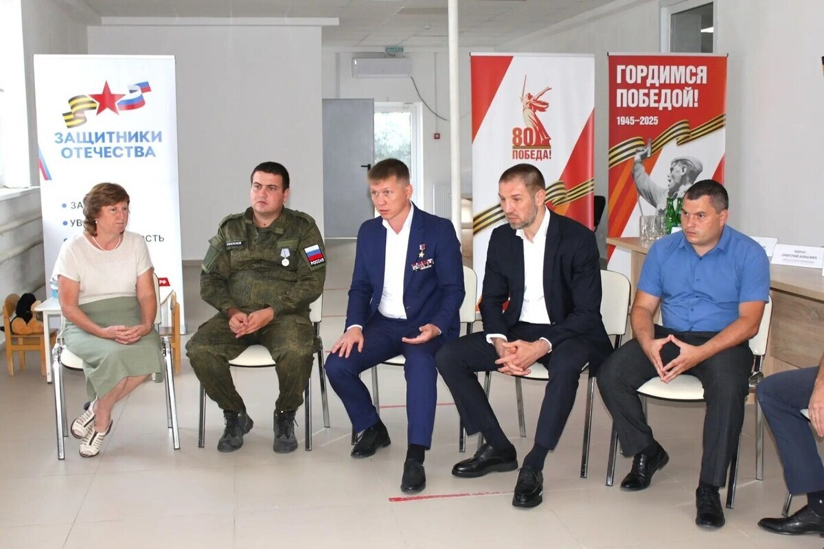В станице Калининской провели патриотическую встречу «Герои своего времени»