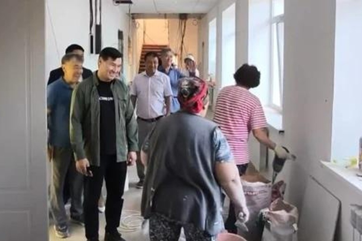В Элисте завершают преображение младшего блока Калмыцкой национальной гимназии