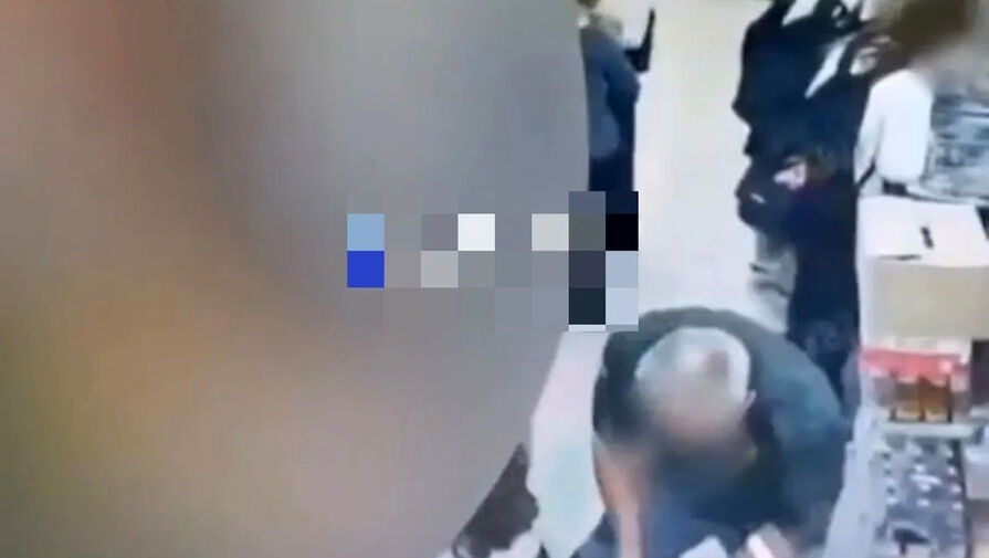 На Ставрополье мужчина снимал школьницу под юбкой и сам попал в объектив камеры
