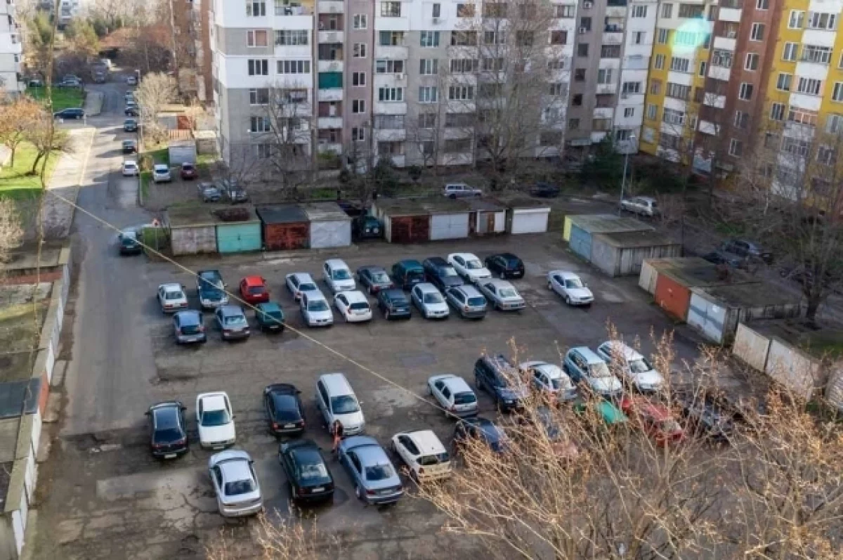 Юрист Васильчук заявил о незаконности платы за парковку во дворах