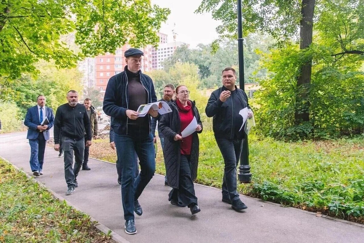 Павел Малков и Лиана Пепеляева посетили Мемориальный парк в Голенчине