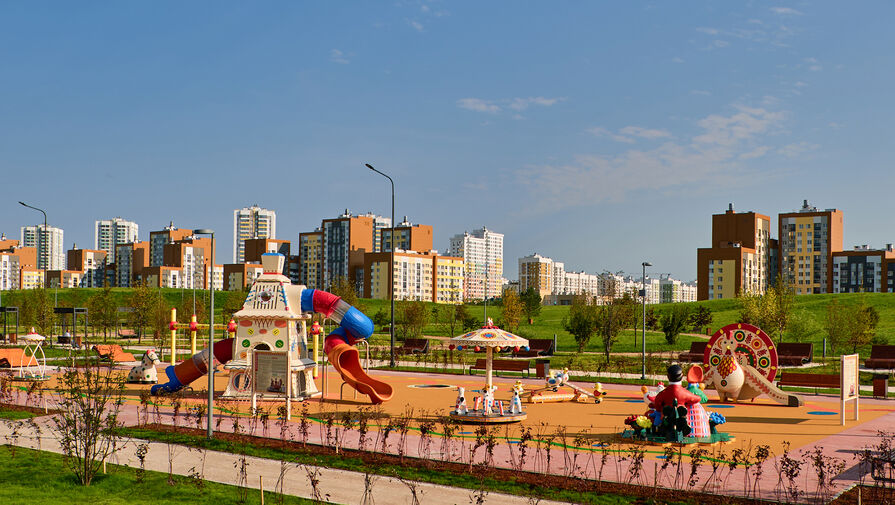 В Екатеринбурге открыли детскую площадку в стиле дымковской игрушки