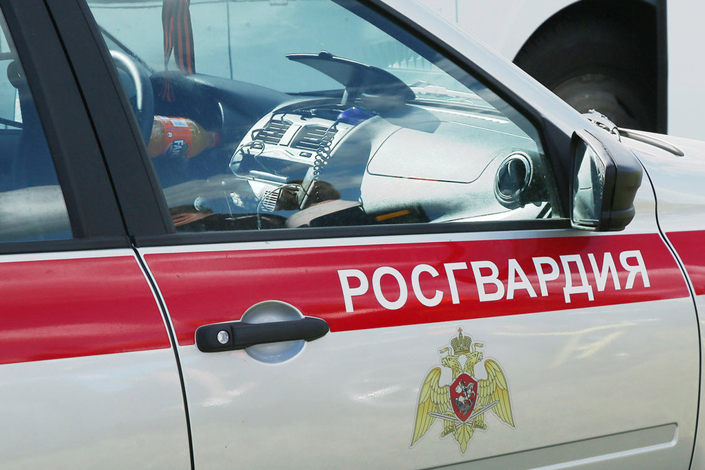 Подросток попытался обворовать машину сотрудника МЧС