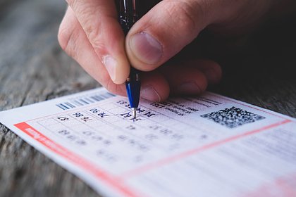 Чиновник попытался присвоить общий выигрыш в лотерею на 100 миллионов рублей