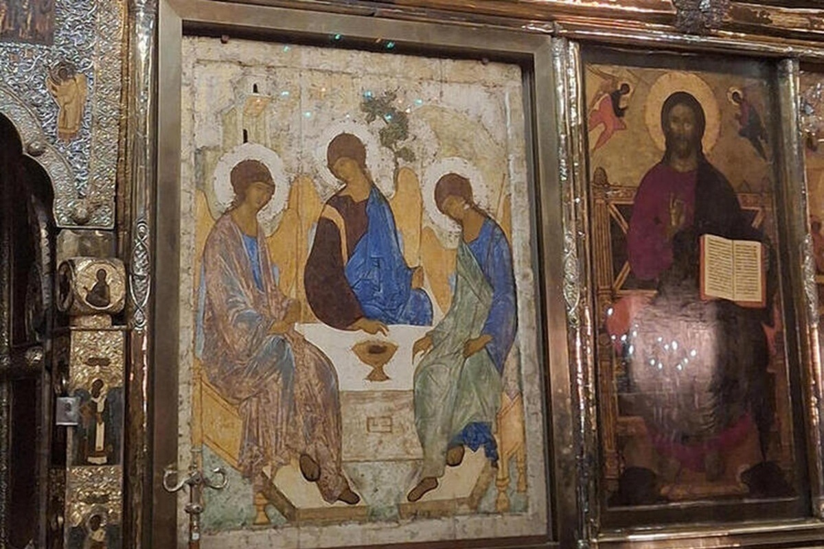 "Троицу" Рублева унесли в мастерские