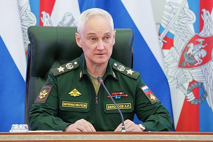 Белоусов наградил предотвратившего провокацию вертолета Дании командира корвета