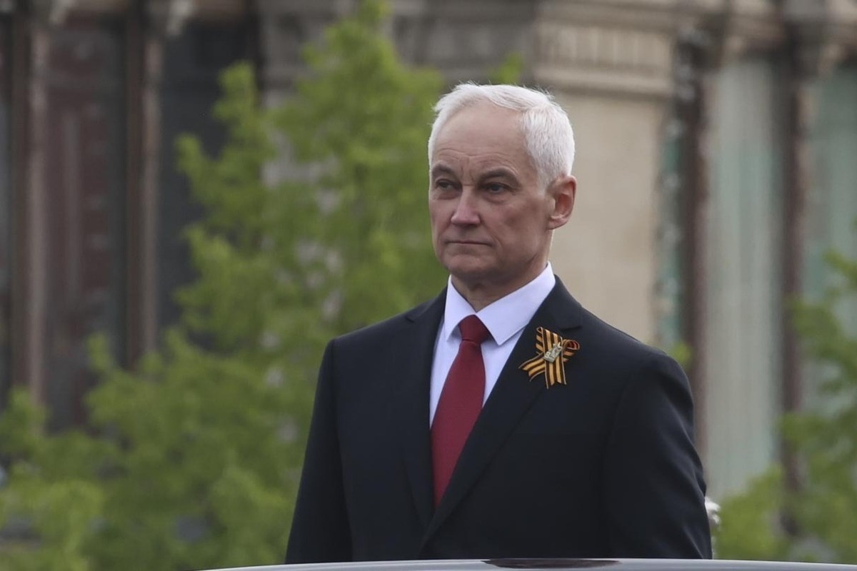 Белоусов наградил командира «Сообразительного» после инцидента с датским вертолетом