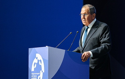 Лавров: РФ перепроверяет ситуацию после заявлений США о выводе оружия в космос