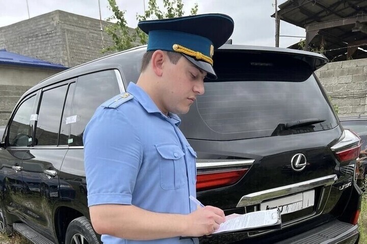 Приставы Дагестана вернули москвичу незаконно удерживаемый «Лексус»
