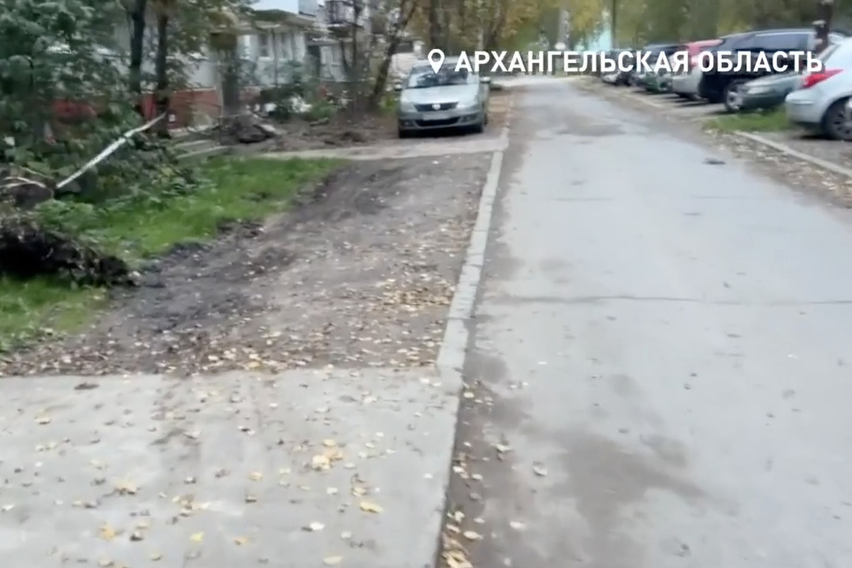 В Новодвинске после сигнала ОНФ вывезли мусор от дома на улице Космонавтов