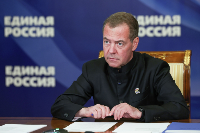 «Народ сплотился»: Медведев назвал Путина центром консолидации россиян