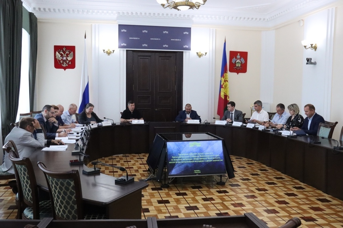 Военный комитет в Краснодаре рассмотрел оснащение пожарных частей в районах края