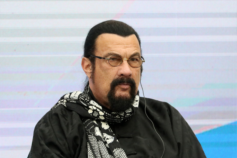 Сигал заявил о поездке в российский регион, «куда его приглашали много раз»