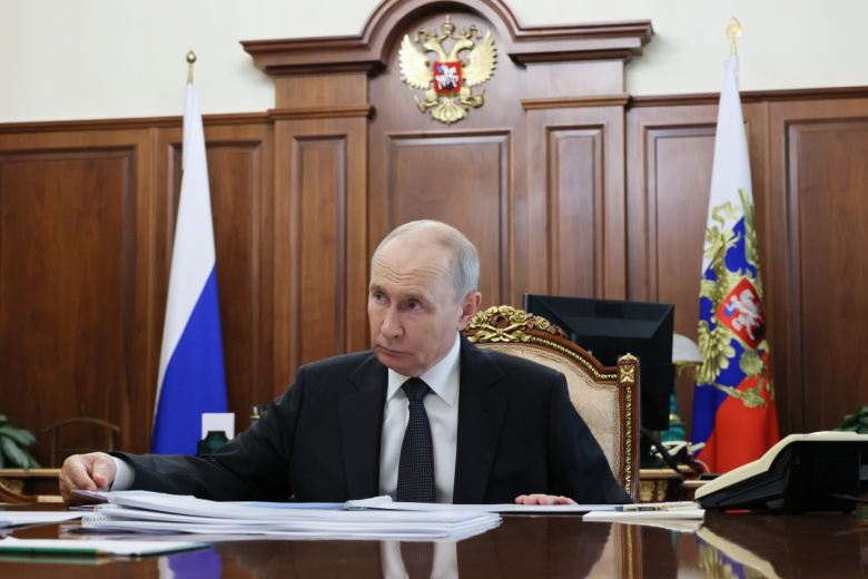 «Солдаты, офицеры»: Путин обратился к военным в преддверии выборов