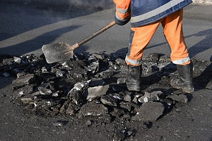 Власти Сочи заплатят водителю сотни тысяч рублей за повреждения машины на мосту