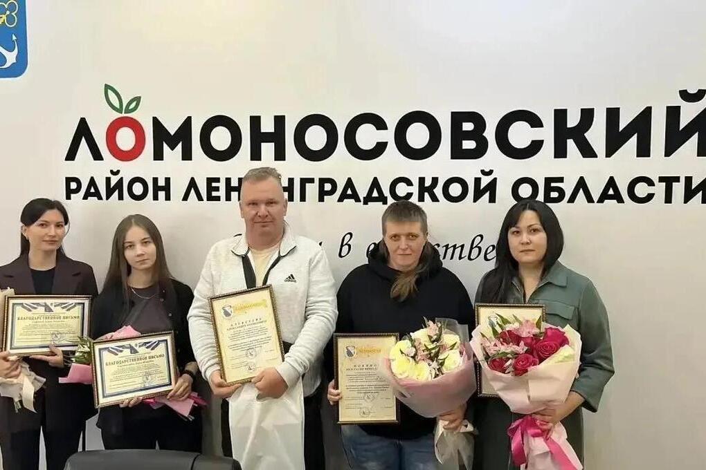 Сотрудников скорой наградили за помощь пострадавшим в Большой Ижоре после атаки БПЛА