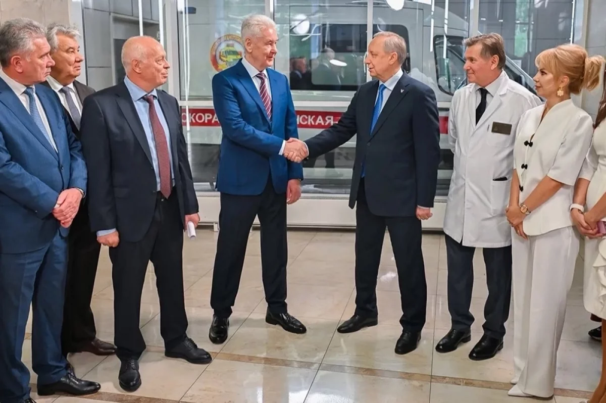 От больниц к поликлиникам: Собянин и Беглов расширяют ЕМИАС в Петербурге