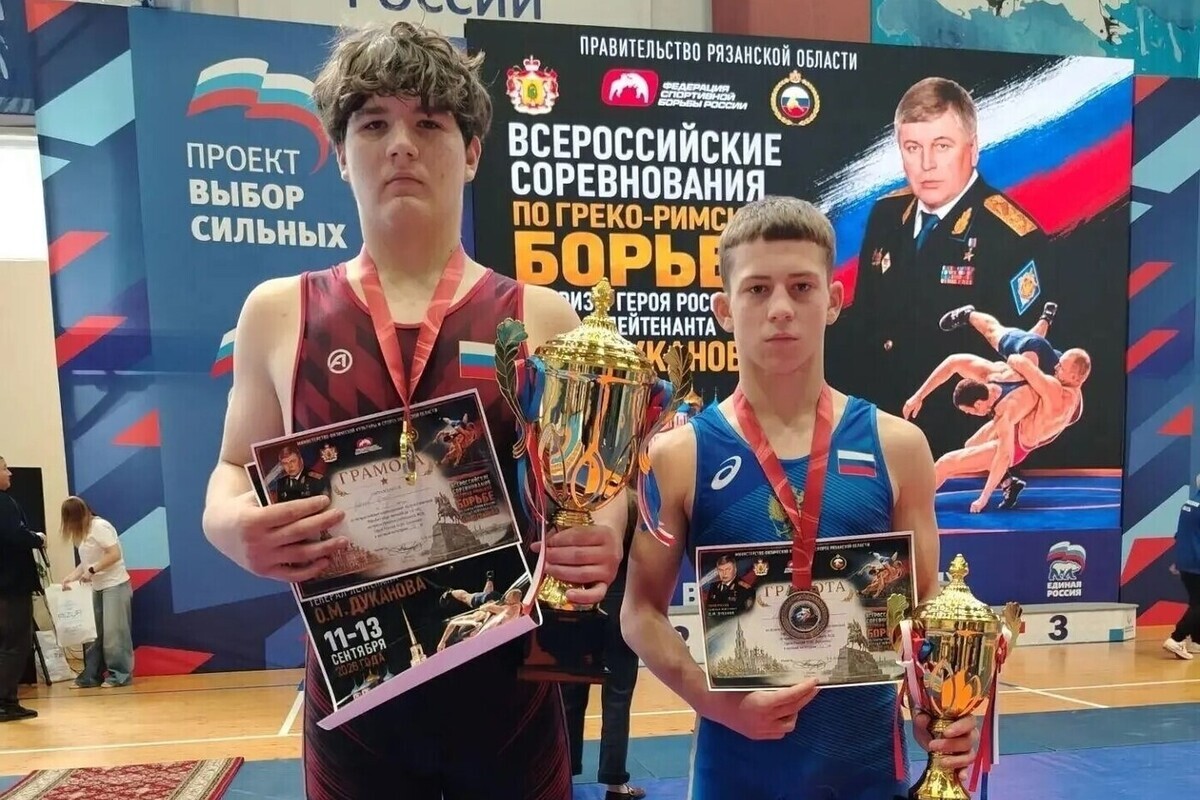 Кузнецкие борцы завоевали золото и бронзу на всероссийском турнире в Рязани