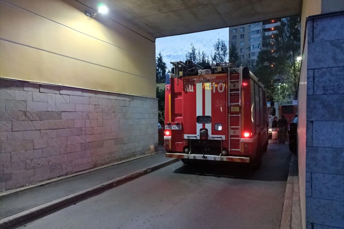 В Центральном районе потушили пожар на чердаке особняка Меняева