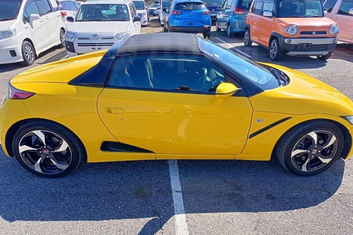 В Новосибирске продают открытый двухместный родстер Honda S660 без багажника
