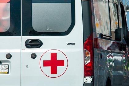 Часть здания рухнула на двух девушек в центре российского города