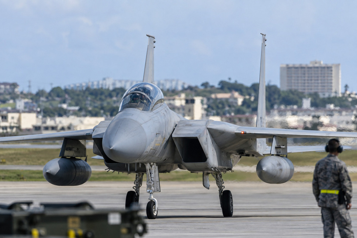 Третья аварийная посадка F-15 за месяц встревожила Японию