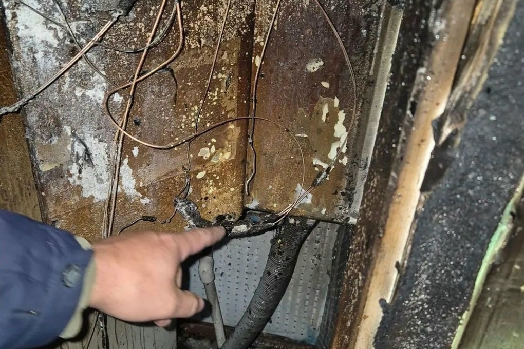 Небольшой пожар возле мурманской колонии приехали тушить 22 спасателя