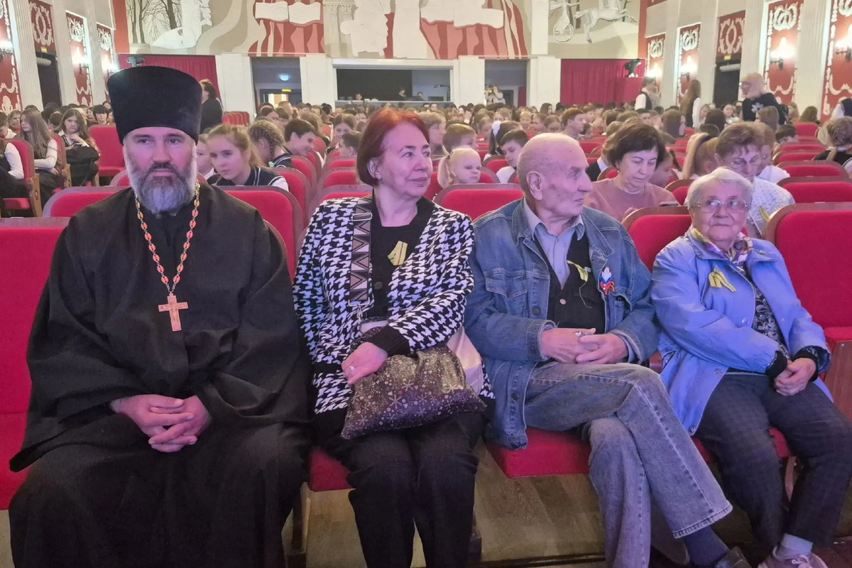 В Старой Руссе вспомнили страшные дни блокады на уроке «900 дней боли и мужества»