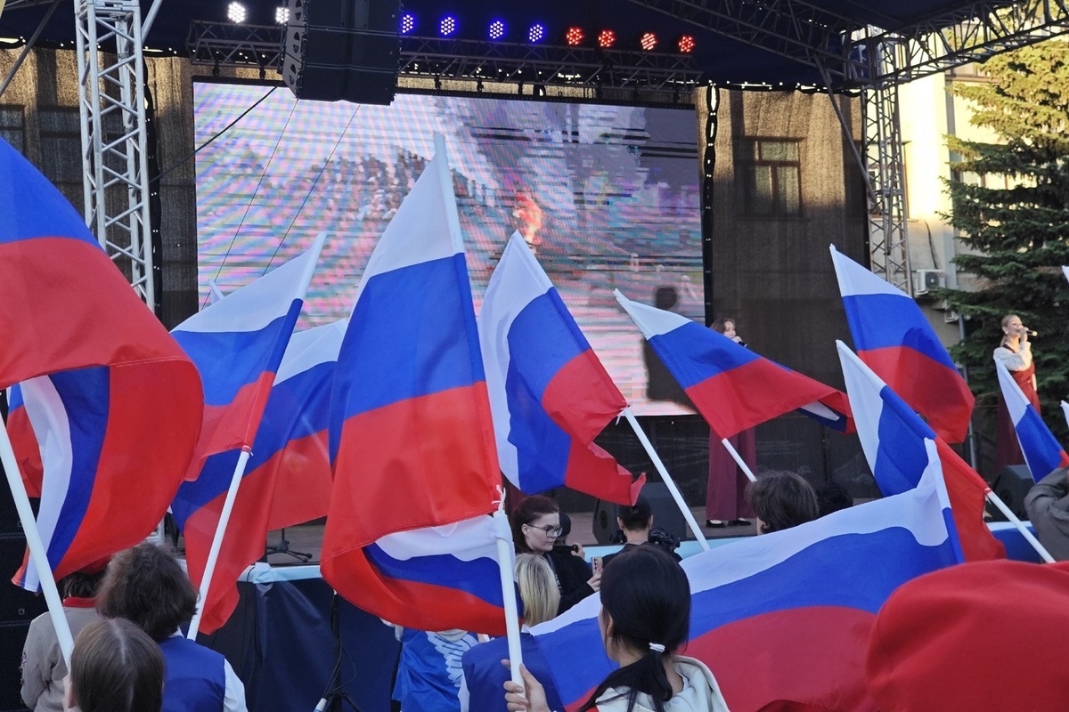Большой праздник пройдет на Кремлевской площади в Вологде в День государственного флага (0+)