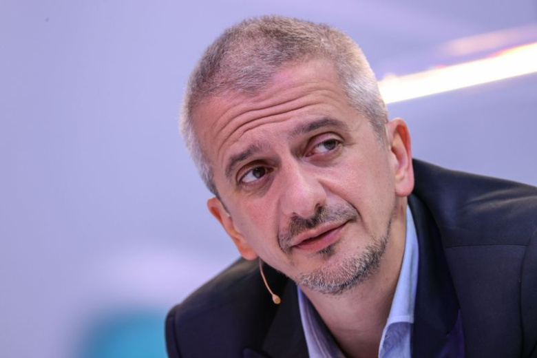 «Скандалю-то не я»: Богомолов ответил критикам