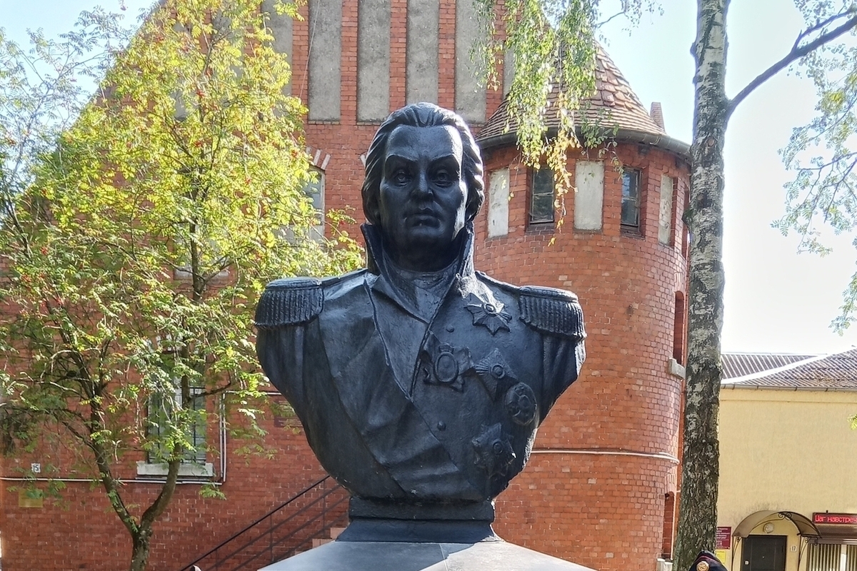 Школьники Правдинска почтили память Кутузова в день рождения полководца