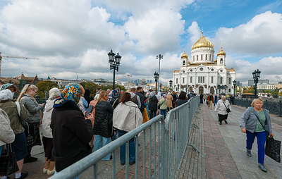 Очередь к мощам Спиридона в Москве составила около 3 км