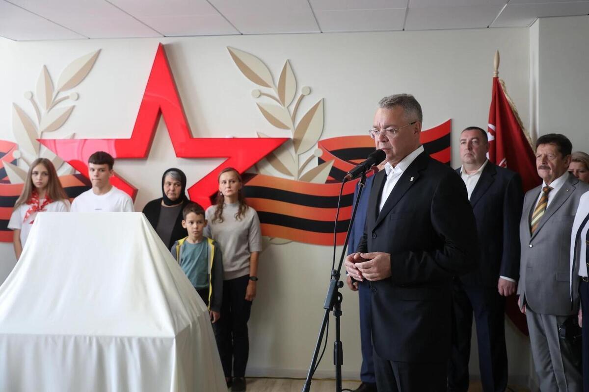 Губернатор Ставрополья и мэр Ессентуков открыли «Парту Героя» в честь Героя России Ивана Каширина