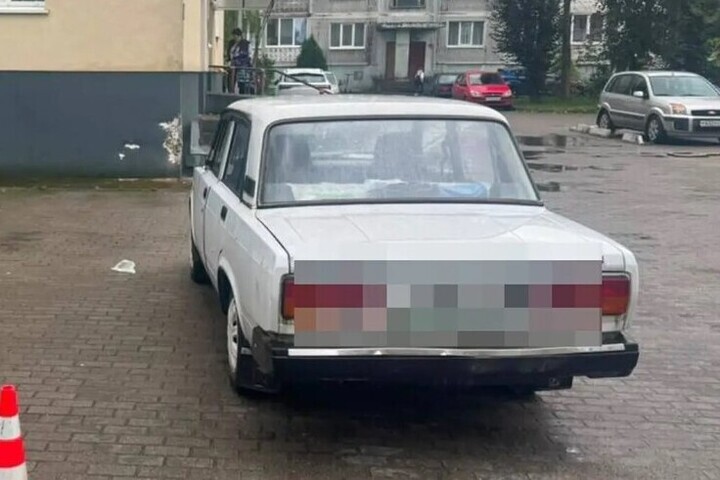 В Светлом машина влетела прямо в дом