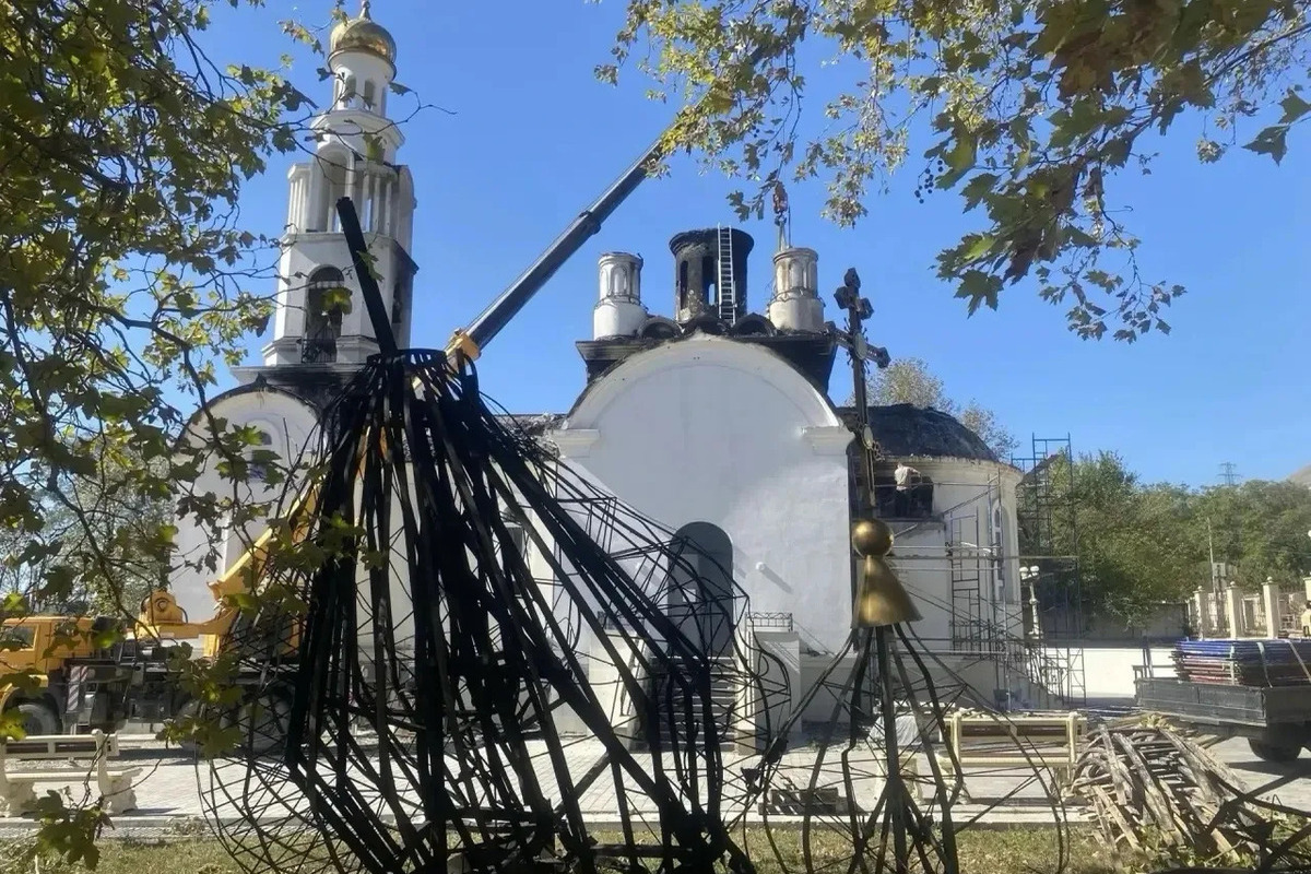 В поврежденном из-за атаки ВСУ храме возобновились богослужения