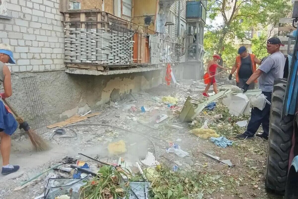 В Новой Каховке коммунальщики оперативно устранили последствия обстрела