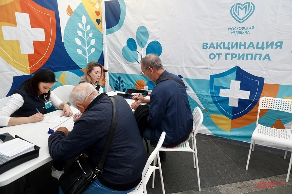 Бесплатно и безболезненно. В Москве заработали мобильные пункты вакцинации