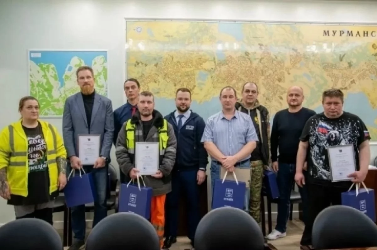 Награждены рабочие, спасшие из пожара девочку с помощью одеяла: новости РФ