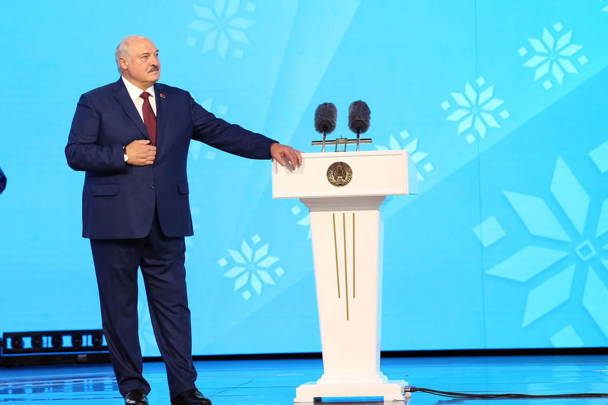 Лукашенко заявил, что "наелся" власти