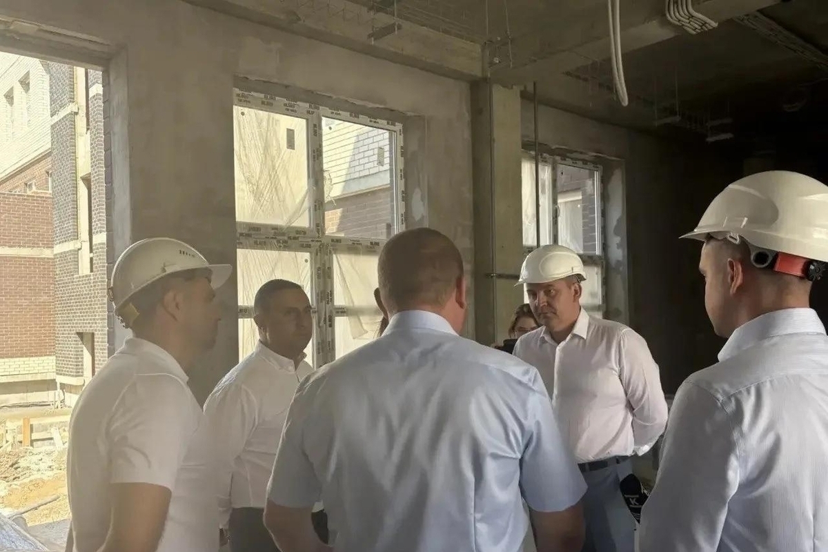 Депутат Дмитрий Ламейкин проинспектировал строительство нового корпуса школы №93
