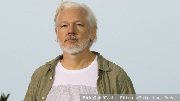 Основатель WikiLeaks Ассанж вернулся в интернет-пространство