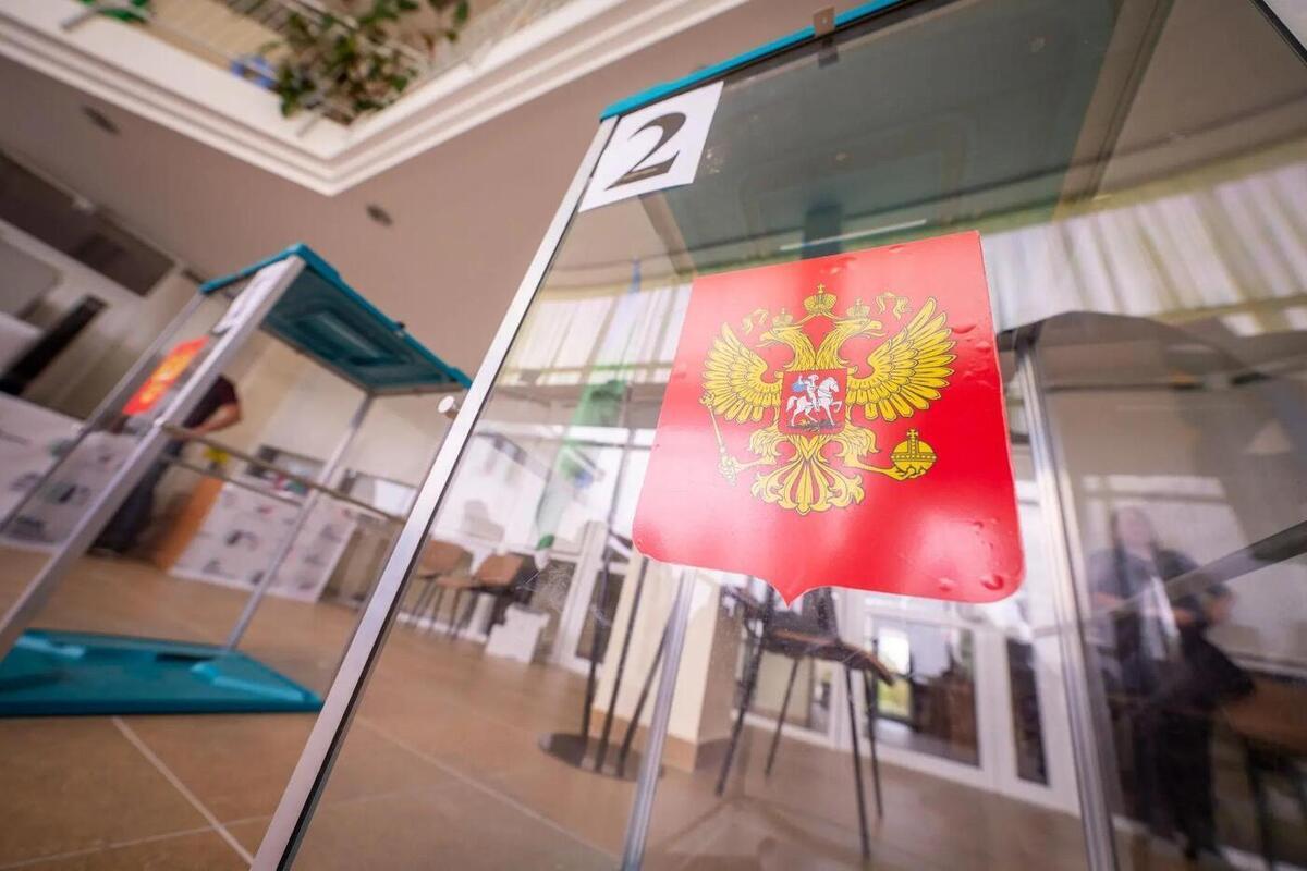 В Югре открылись 728 избирательных участков — началось голосование