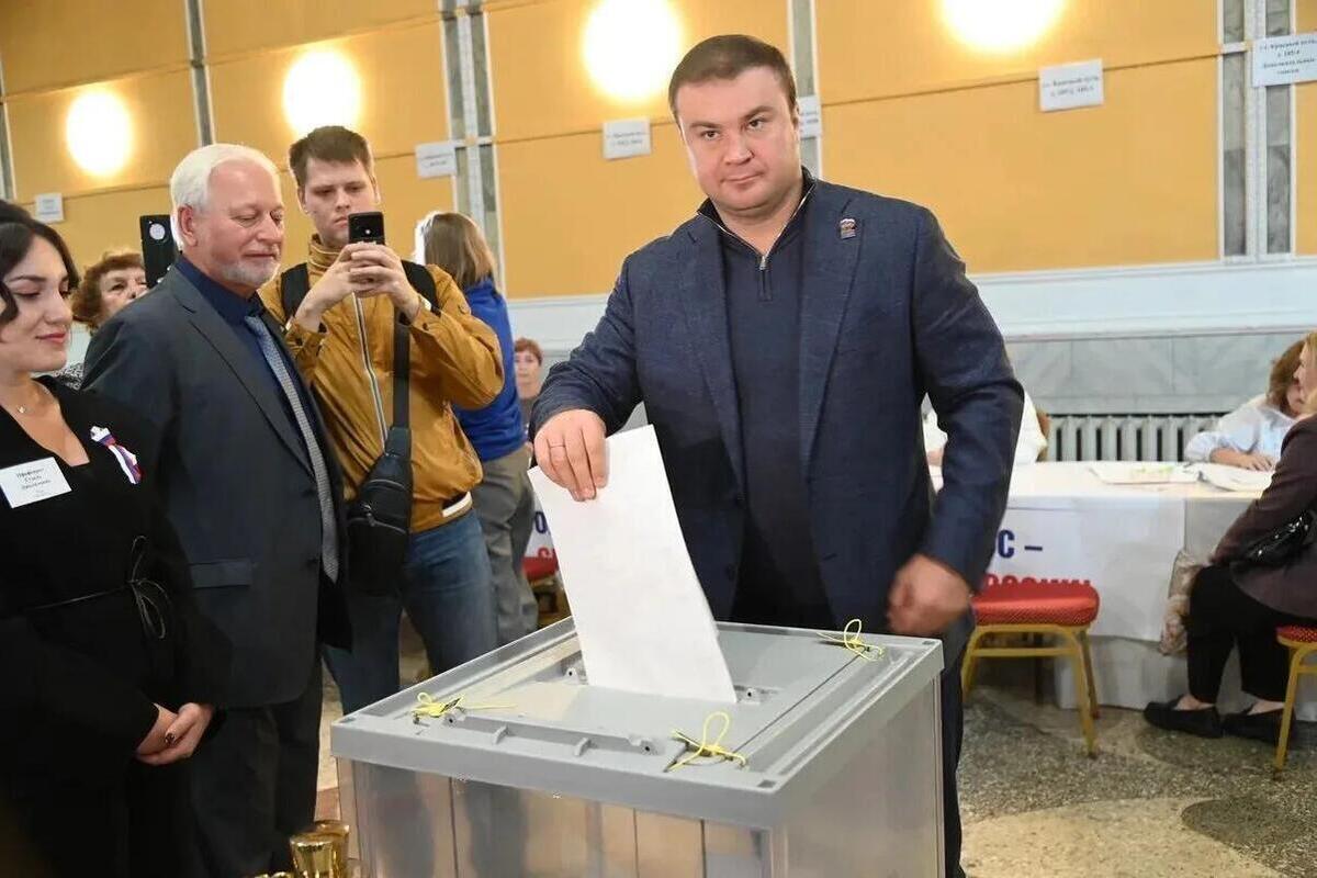Губернатор Виталий Хоценко проголосовал на выборах и призвал омичей не оставаться в стороне