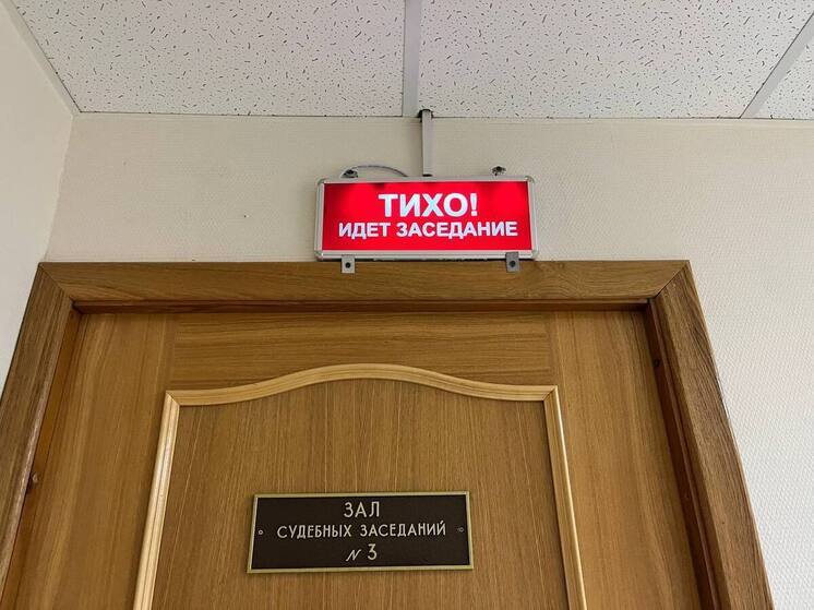Мужчина из Кингисеппа простил сжегшую его дверь по ошибке тревожную ревнивицу