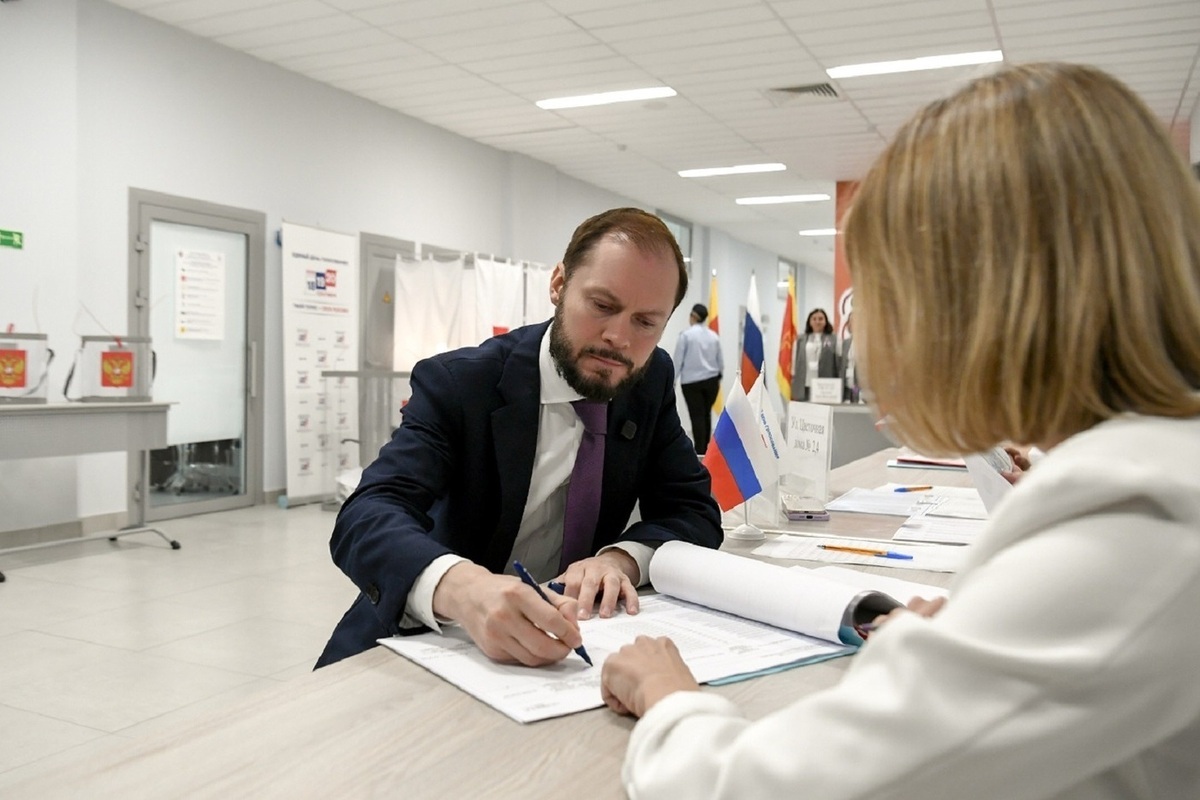 Виталий Королев проголосовал на избирательном участке в Твери